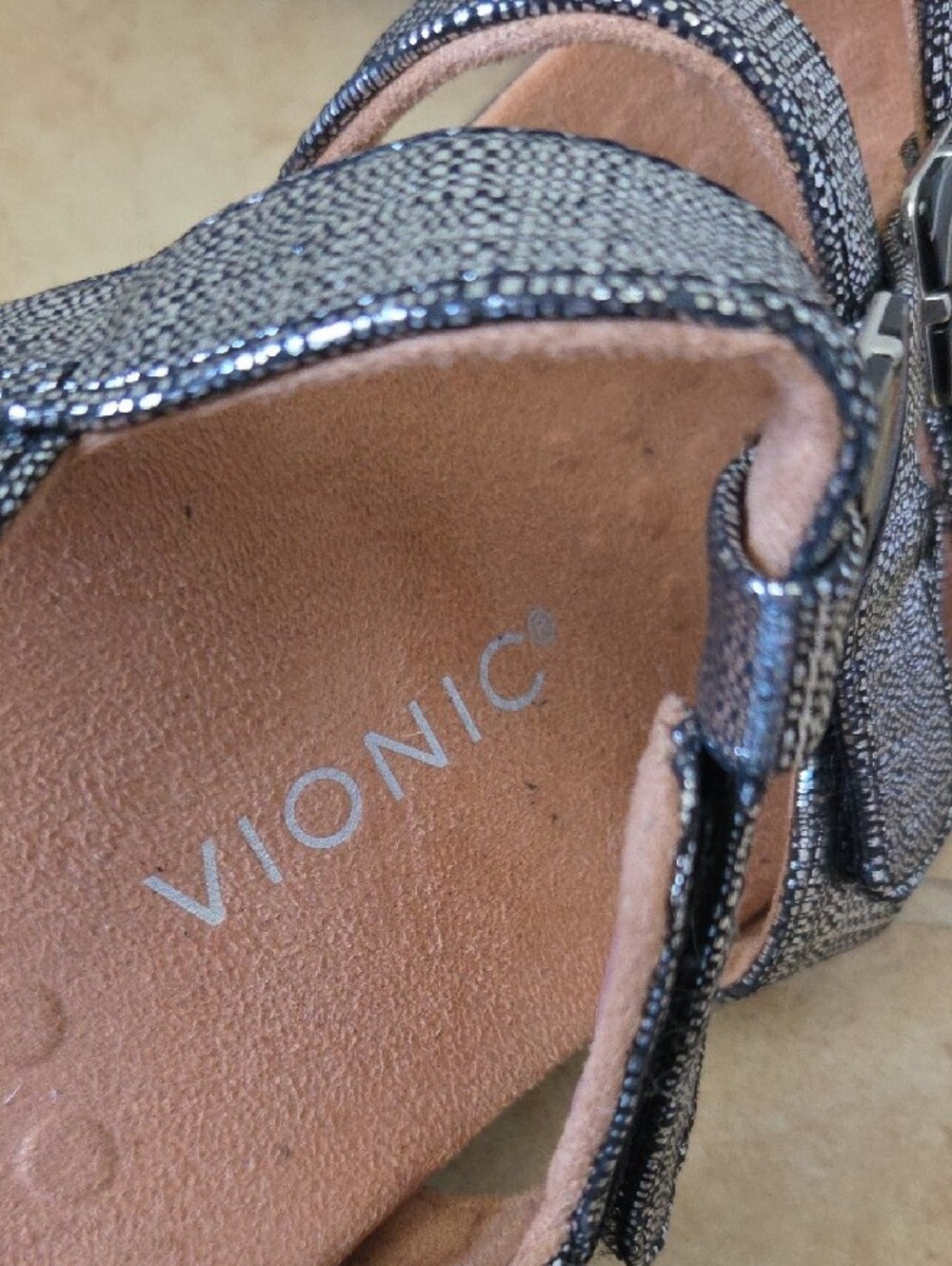 VIONIC AMBER Metallic Silver Strappy Slingback Sandals Adjustable Velcro Sz 6 - Picture 5 of 14